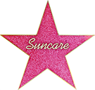 <strong>ANTI-ÂGE</strong></br> Les oignons possèdent d'énormes bienfaits anti-âge. Les vitamines antioxydantes A, C et E luttent <strong>luttent contre les dommages causés par les rayons UV nocifs</strong> et aident à prévenir les dommages des radicaux libres qui sont responsables du vieillissement prématuré de notre peau. L'oignon est l'une des sources les plus riches de quercétine, l'antioxydant le plus puissant qui peut garder votre peau sans rides. D'autre part, l'oignon contient beaucoup de vitamines et de soufre qui protègent votre peau et la gardent douce et souple. L'oignon est un antiseptique puissant qui protège votre peau des bactéries responsables de l'acné et d'autres infections cutanées. Les oignons sont efficaces sur les cicatrices en aidant à régénérer la peau endommagée. L'extrait d'oignon aide à augmenter la circulation sanguine et améliore l'apparence générale de votre peau en lui donnant un aspect plus jeune et radieux. L'extrait aide à stimuler la production de collagène et c'est l'un des ingrédients populaires dans de nombreux traitements des cicatrices.